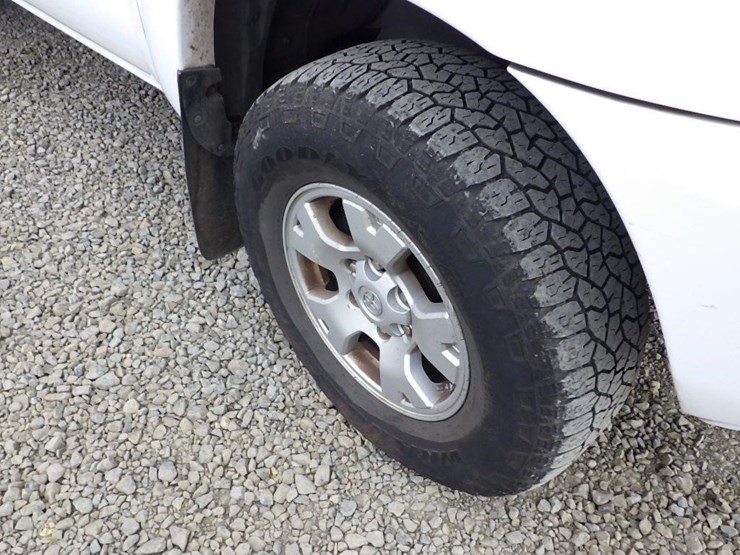 2013-toyota-tacoma-image-15