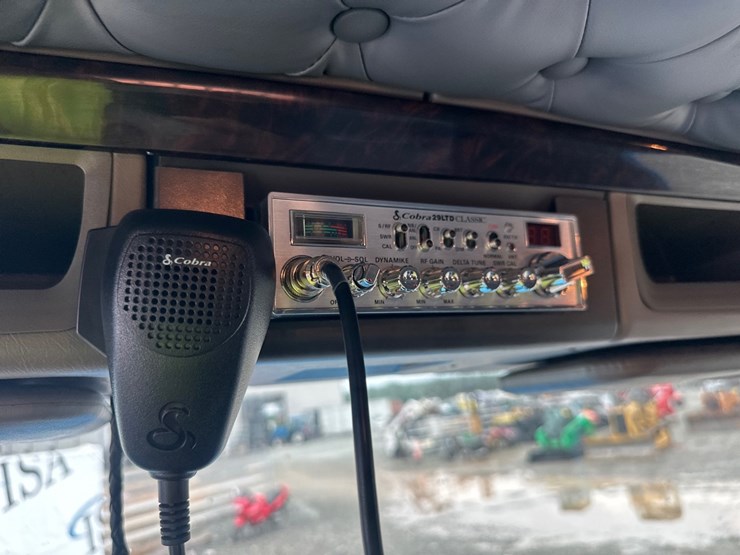 2013-kenworth-t800-image-48