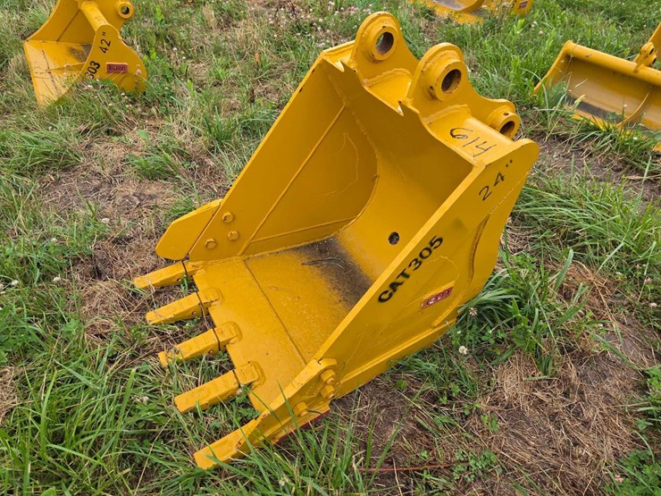 caterpillar-305-image-1