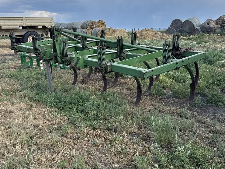 john-deere-100-image-1