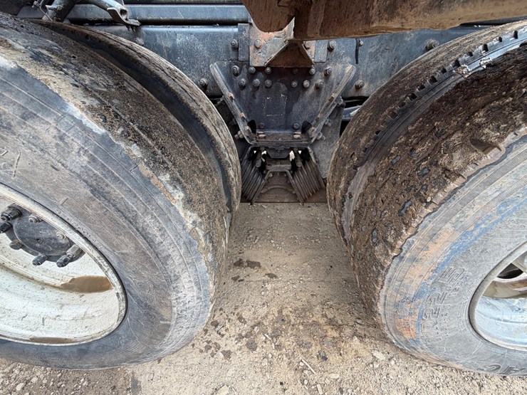 #89-•-2008-peterbilt-roll-off-tandem-axle-truck-image-5