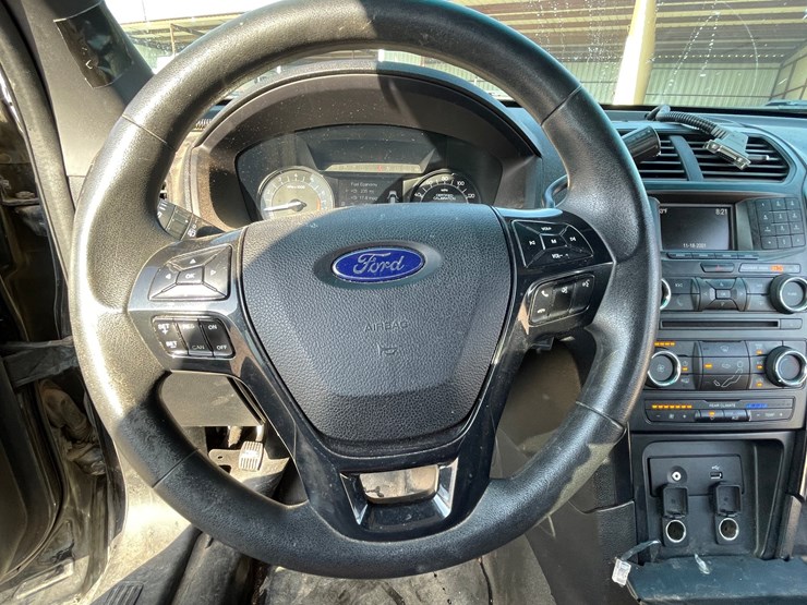 2016-ford-explorer-image-82