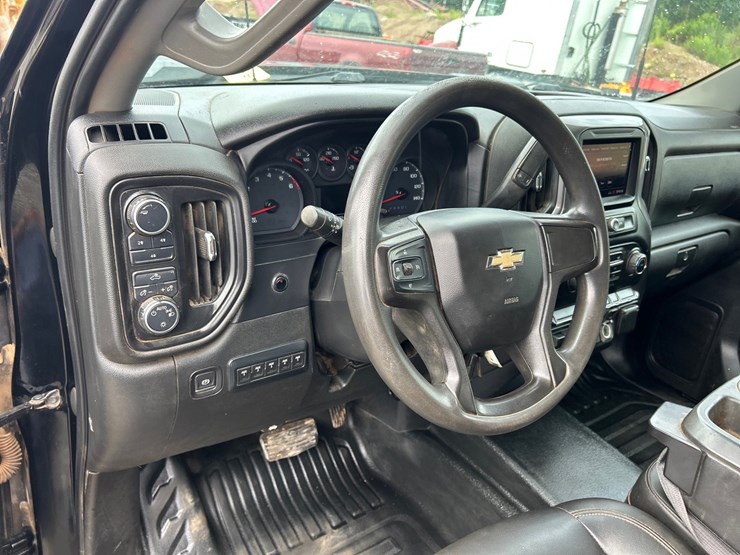 2020-chevrolet-2500hd-image-41