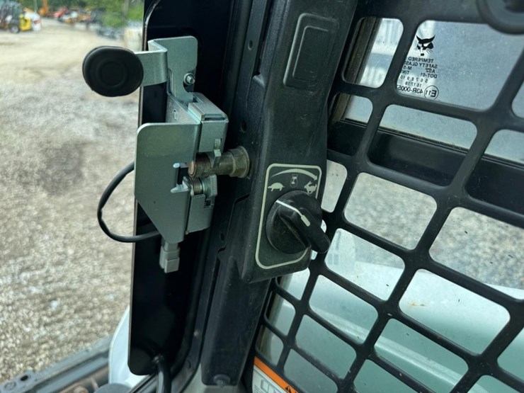 2015-bobcat-s570-image-20