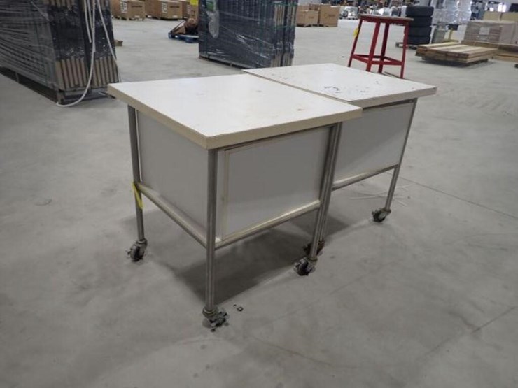 qty-of-(2)-30-in.-x-30-in.-rolling-tables-image-5