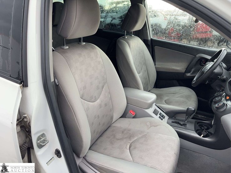 2011-toyota-rav4-image-22