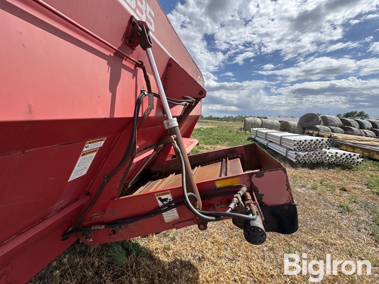 gehl-mf8335-total-mix-feeder-wagon-image-14