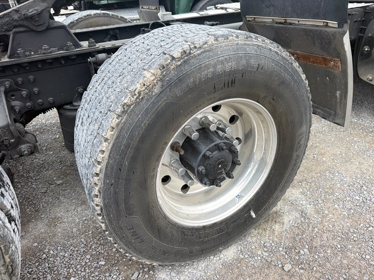 #60-•-2015-mack-cxu613-tandem-axle-truck-tractor-image-9