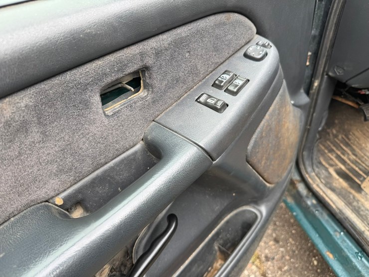 2002-chevrolet-2500hd-image-31