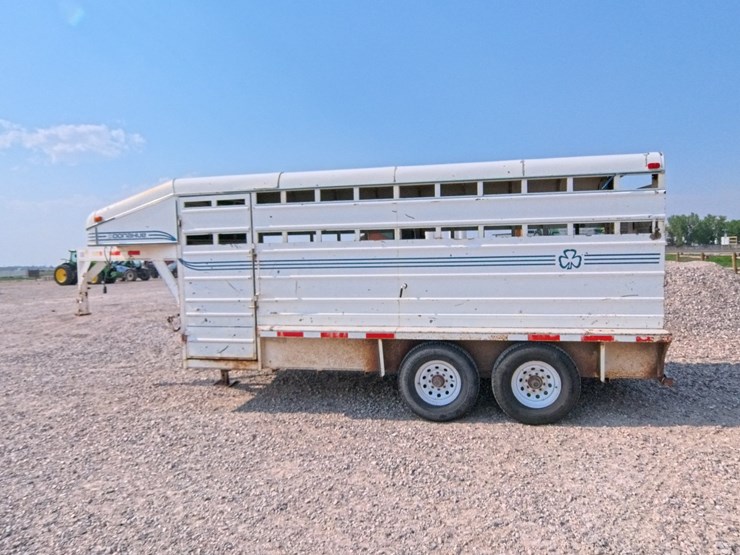 #1088-•-2000-donahue-livestock-trailer-image-1
