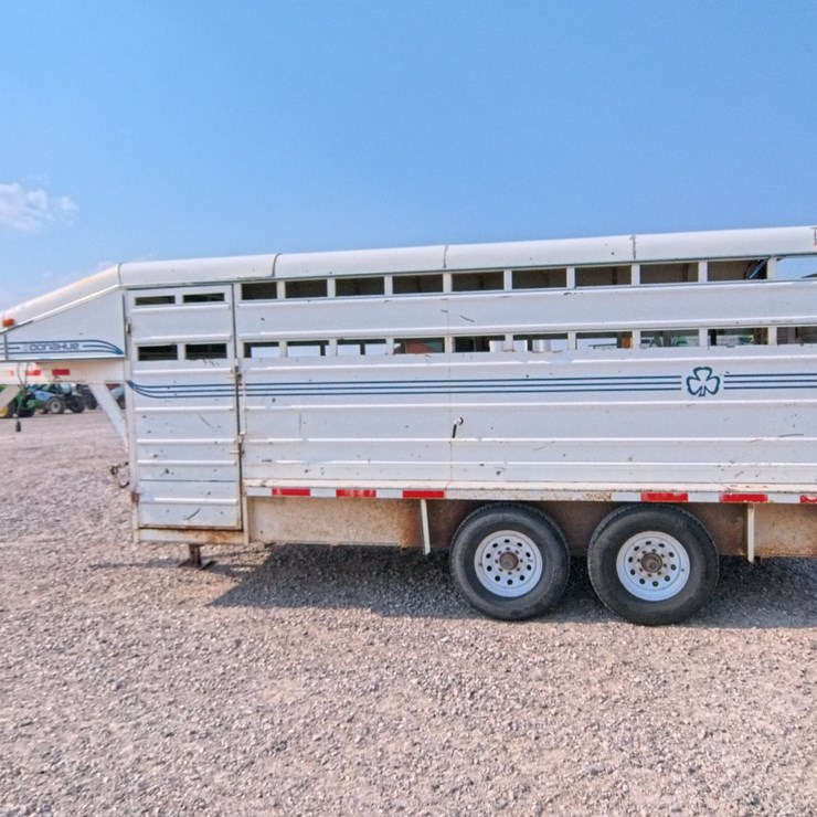 #1088 • 2000 DONAHUE Livestock Trailer