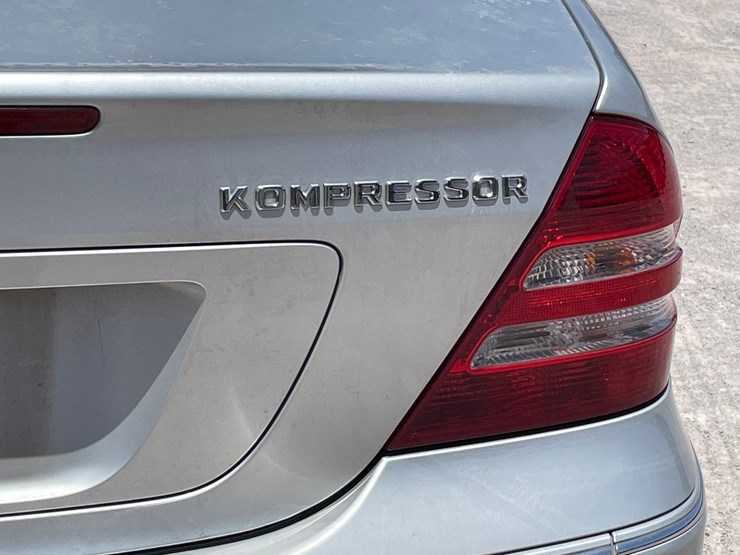 #162-•-2005-mercedes-c230-kompressor-(clean-nm-title)-image-32