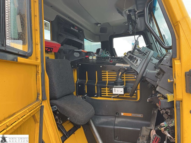 non-operable-2020-mack-lr-t/a-refuse-truck-image-17