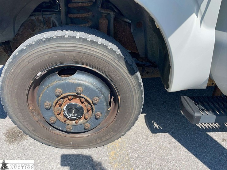 2015-ford-f350-image-24