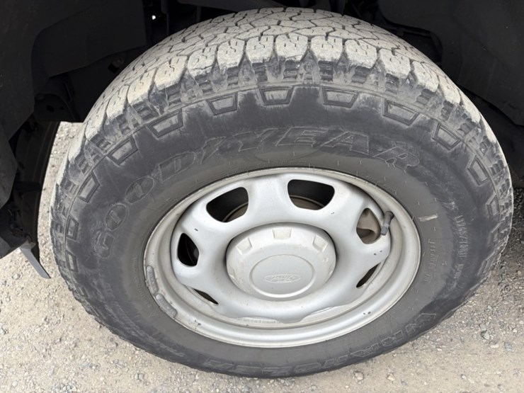 2017-ford-f150-xl-image-15