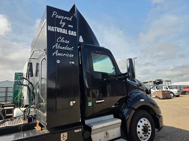 2015-kenworth-t680-image-14