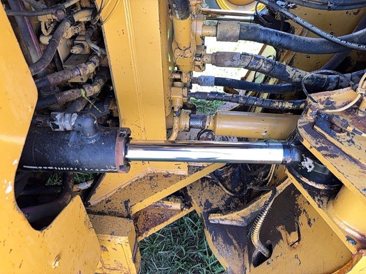 caterpillar-982m-image-12