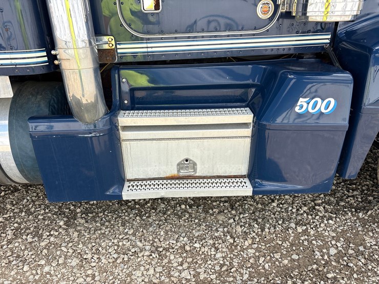 2000-peterbilt-377-image-16