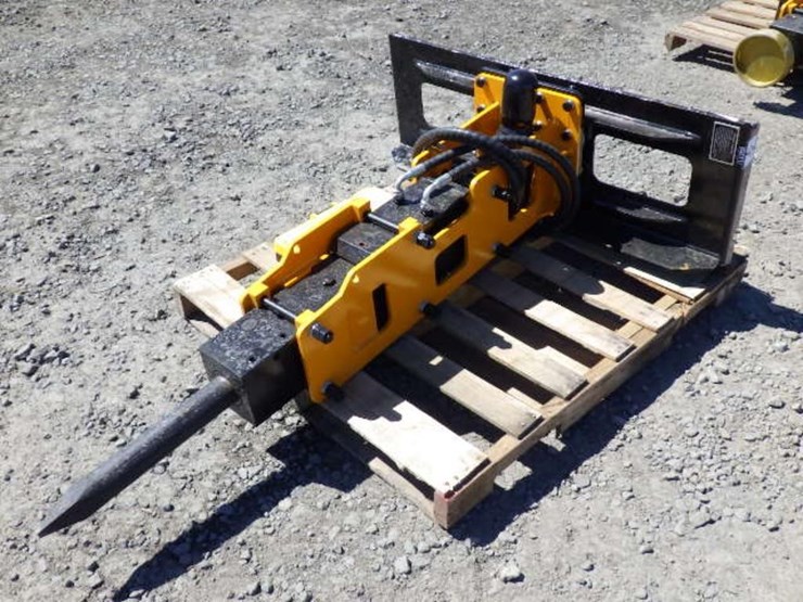 giyi-skid-steer-breaker-attachment-67"-image-1