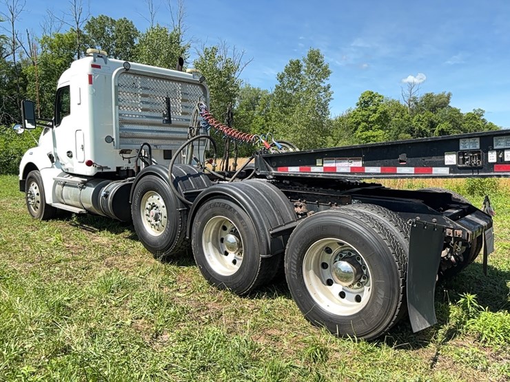 2021-kenworth-t880-image-4