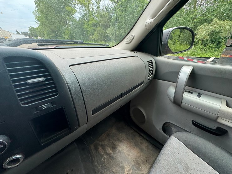 #1868-•-2009-chevy-silverado-pickup-truck-image-33