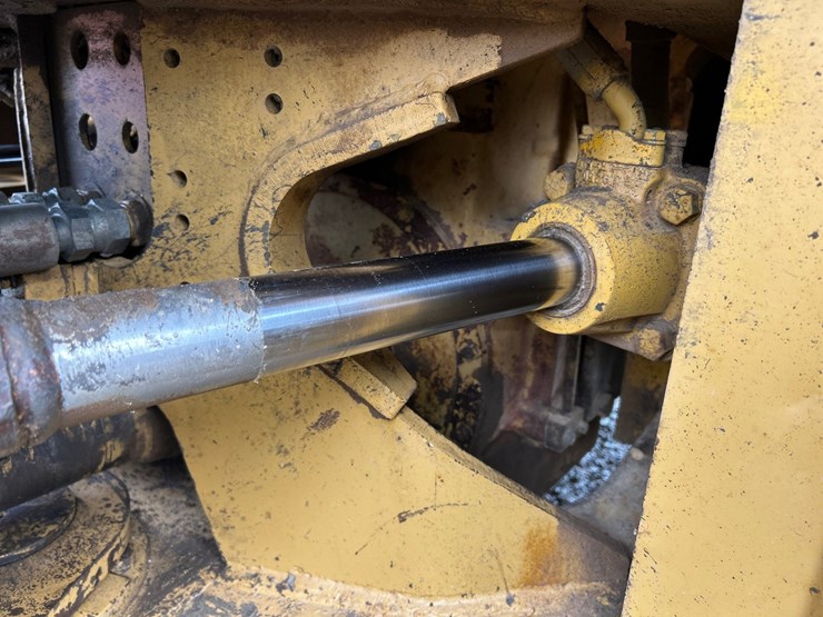 caterpillar-815a-image-22
