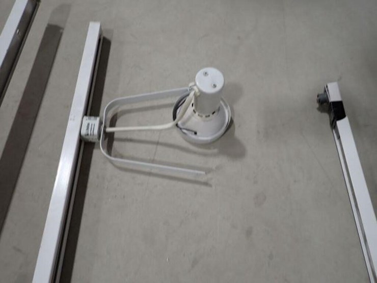 qty-of-(3)-8-ft-track-lights-image-9