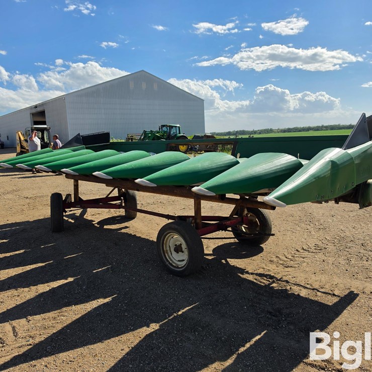 1981 JOHN DEERE 843