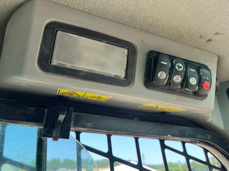 2018-caterpillar-262d-image-26
