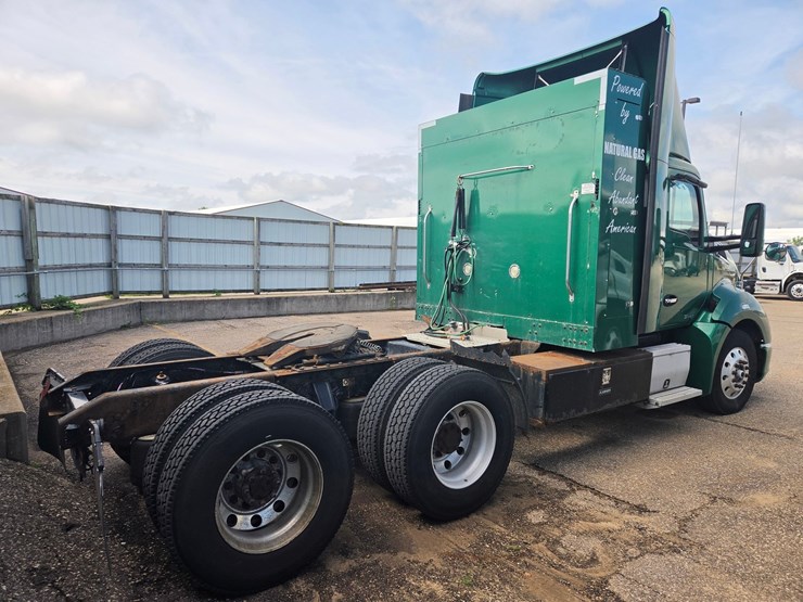 2015-kenworth-t680-image-13