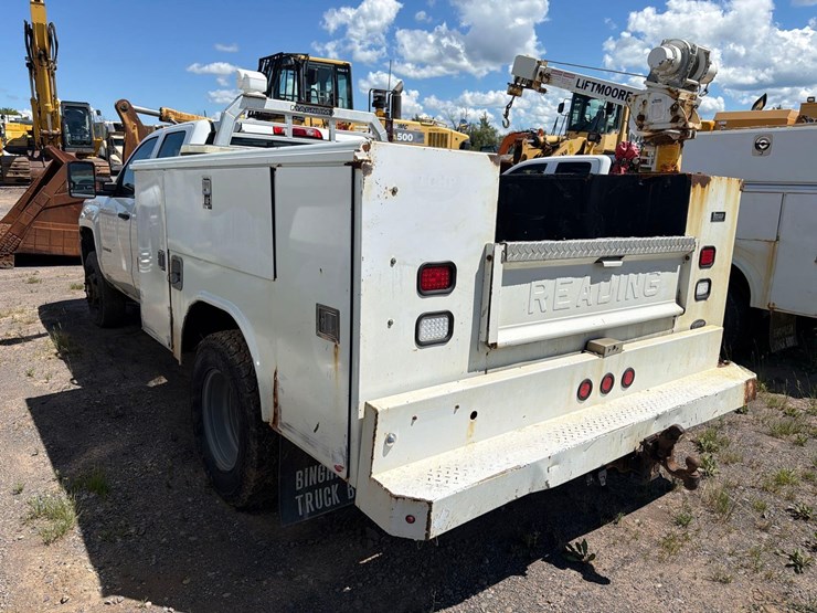 2016-chevrolet-3500-image-4