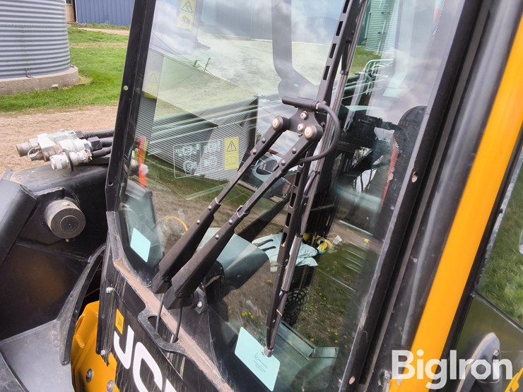 2024-jcb-3ts-8w-image-10