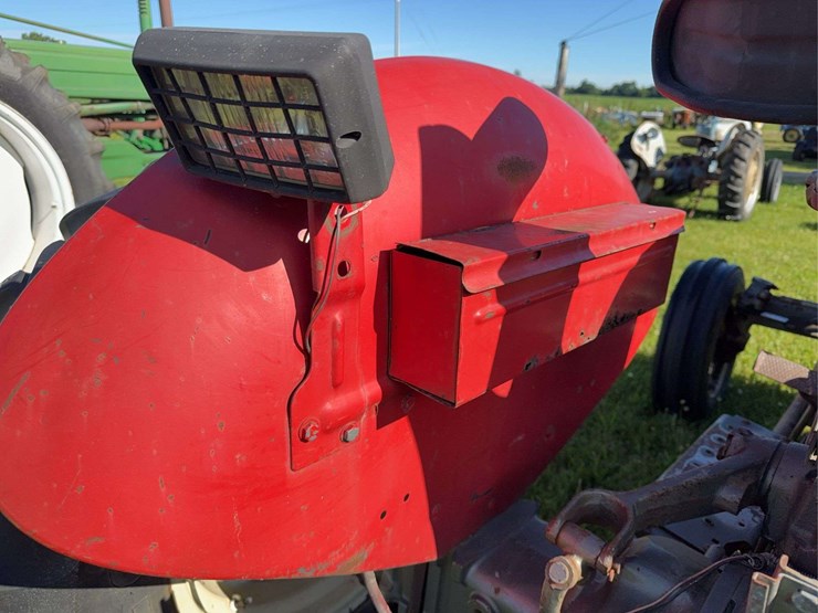massey-ferguson-235-image-11