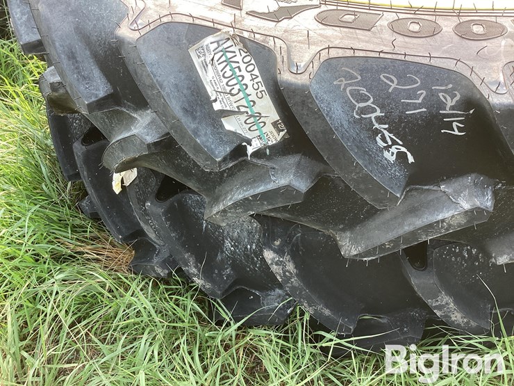 john-deere-320-image-9