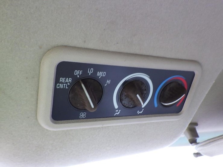 2003-chevrolet-3500-image-24