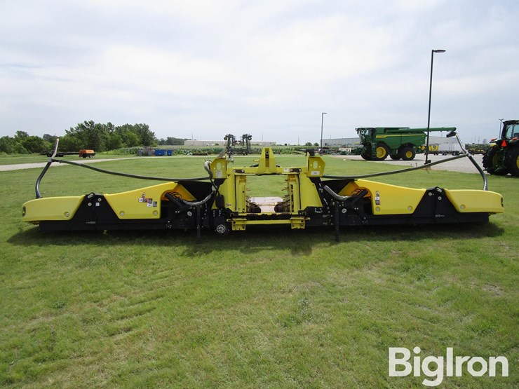 2019-john-deere-772-image-6
