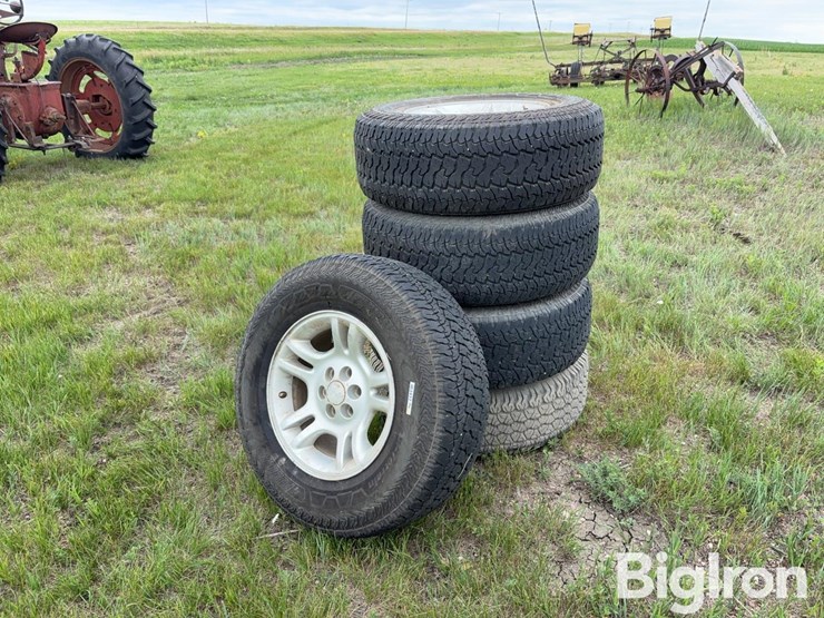 265/70r16-tires-w/dodge-rims-image-1