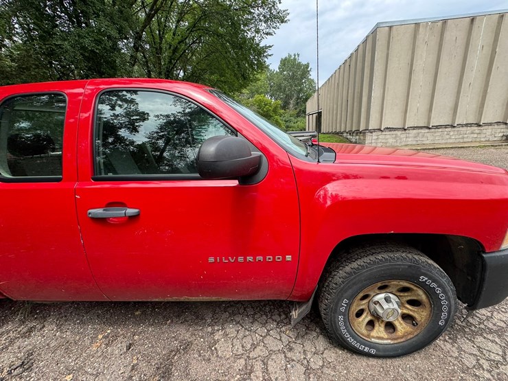 #1868-•-2009-chevy-silverado-pickup-truck-image-23
