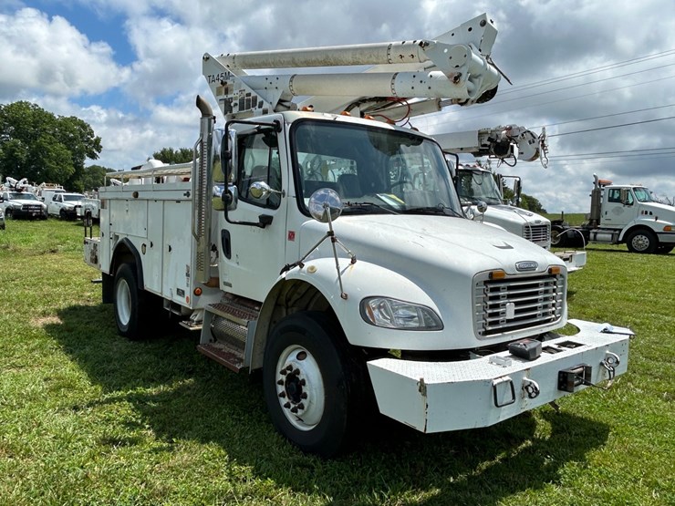 #1091-•-2010-freightliner-bucket-truck-image-11
