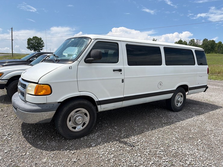 1999-dodge-ram-van-image-1