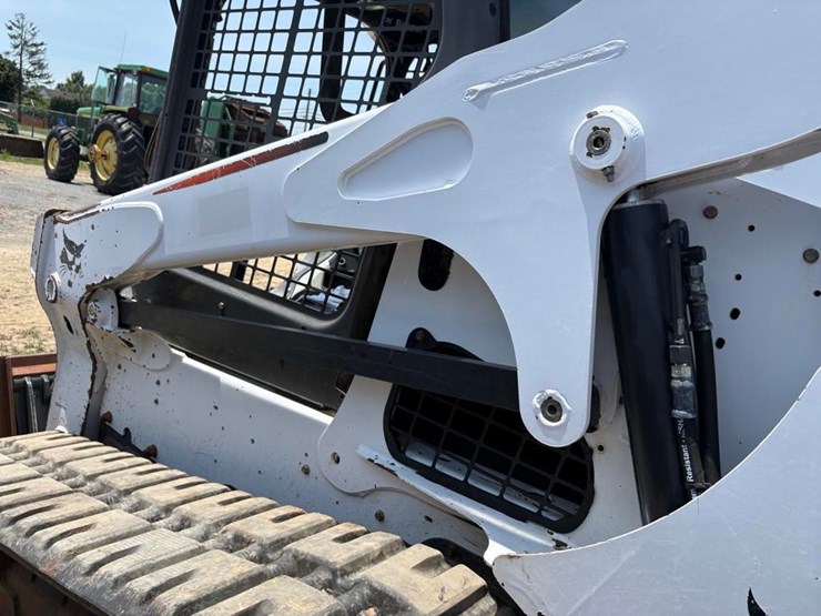 2014-bobcat-t750-image-12