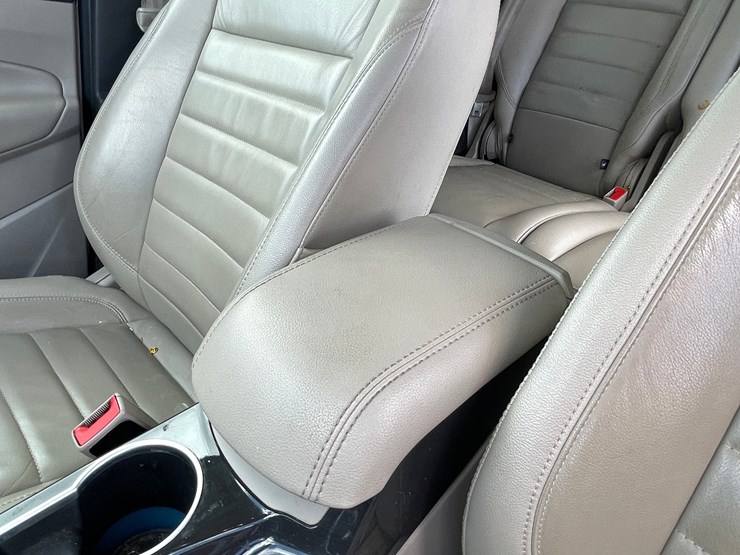2016-ford-escape-image-47