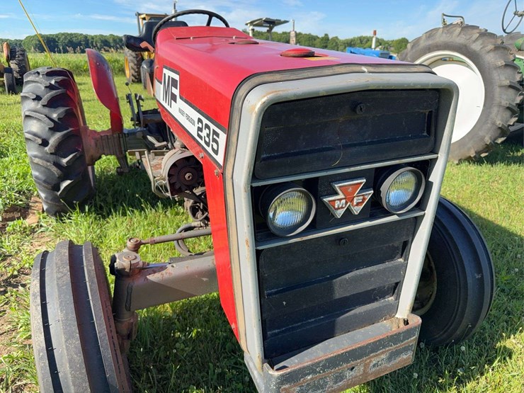 massey-ferguson-235-image-19