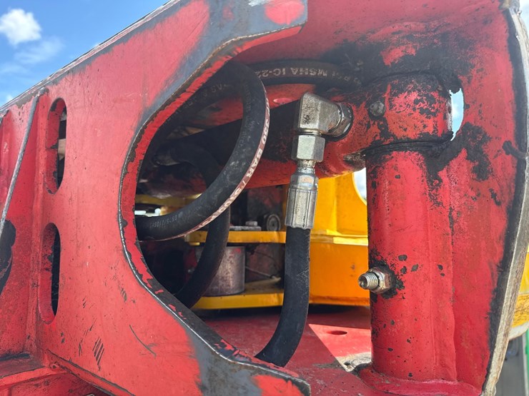 2014-caterpillar-501-image-40