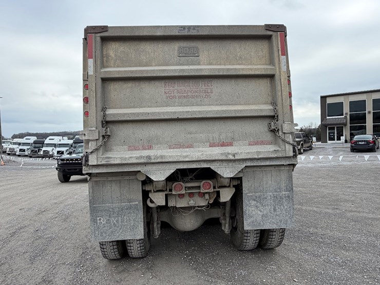 #90-•-1999-volvo-tri-axle-dump-truck-image-5