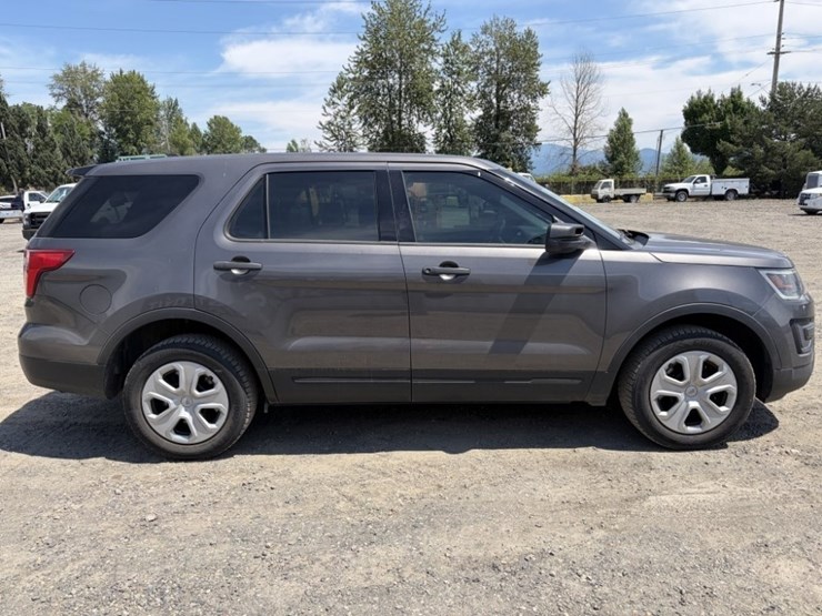 2017-ford-explorer-image-3