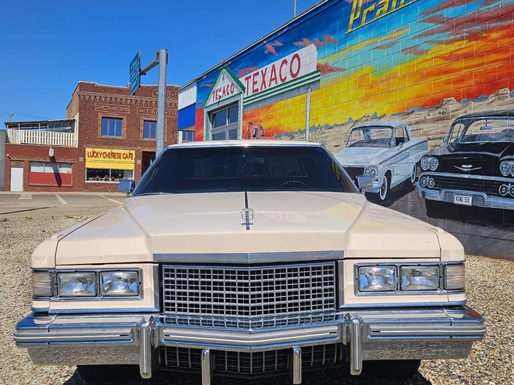 1976-cadillac-coupe-deville-image-3