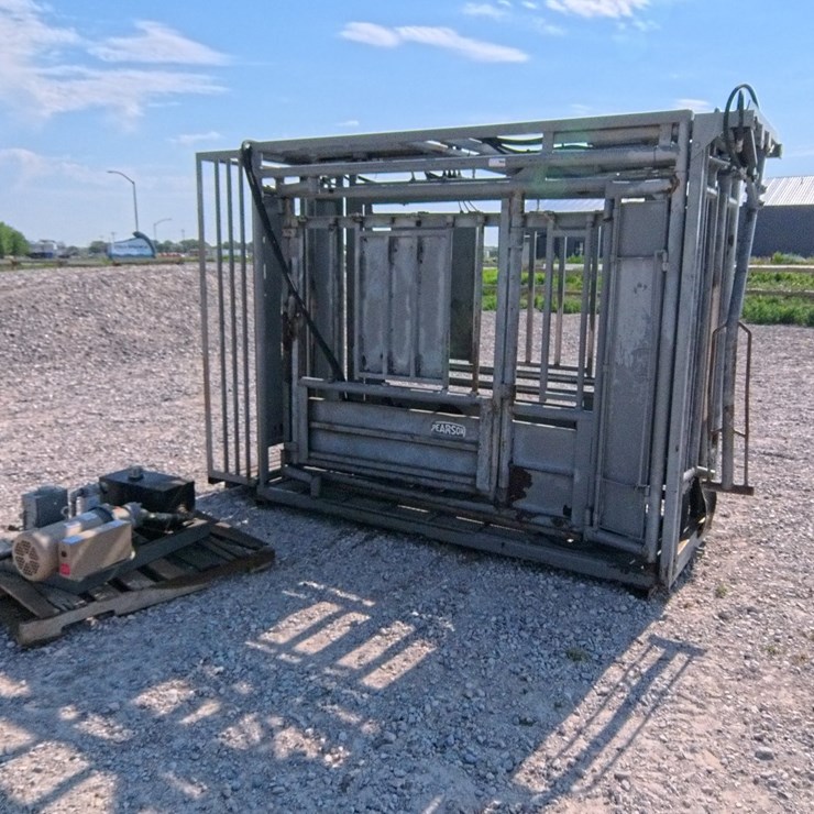 #1089 • PEARSON Hydraulic Squeeze Chute