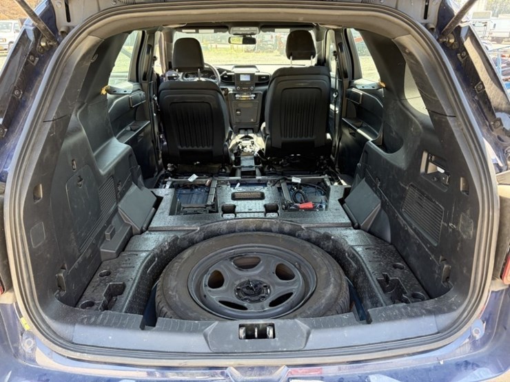 2020-ford-explorer-image-26