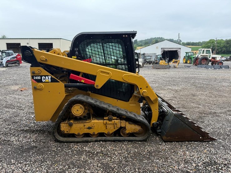 2017-caterpillar-249d-image-5